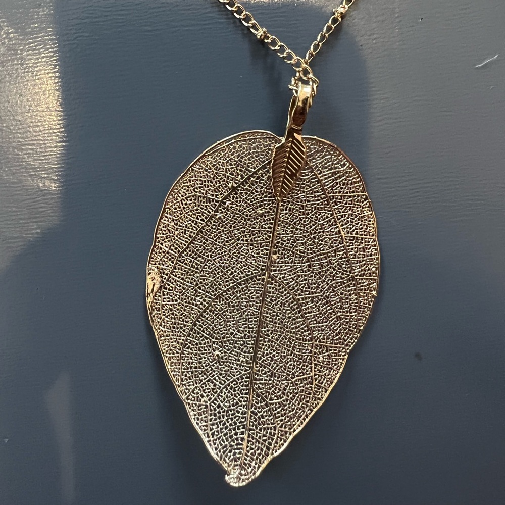 Gold feather pendant necklace
